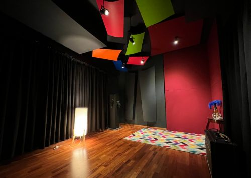 Songbird Society Stage and Live Room